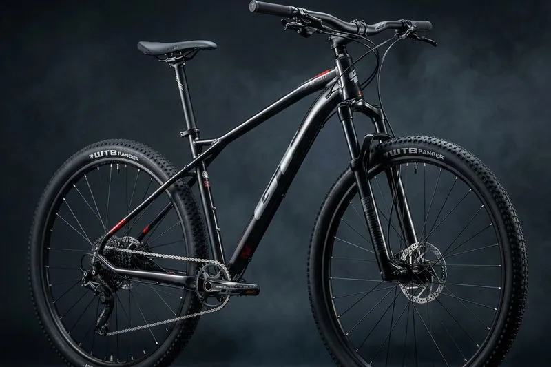 Bicicleta GT Sprint MX7 num cenário urbano moderno